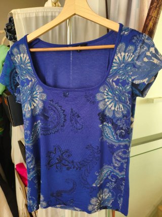 Camiseta azul estampada flores Desigual Talla S
