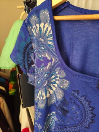 Camiseta azul estampada flores Desigual Talla S