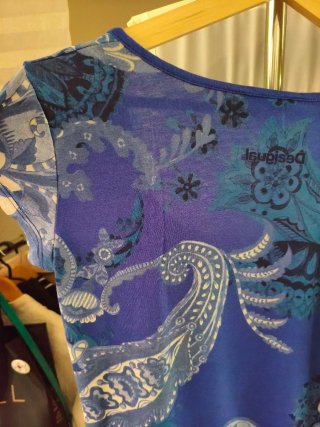 Camiseta azul estampada flores Desigual Talla S