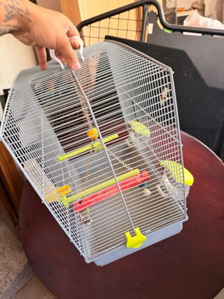 Jaula mediana para pájaros