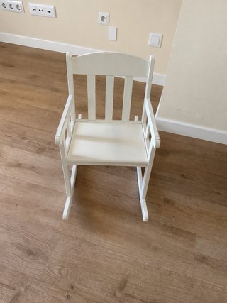 Mecedora infantil IKEA madera + mesa de regalo