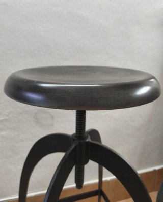 Lote 2 taburetes negros de metal