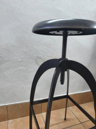 Lote 2 taburetes negros de metal