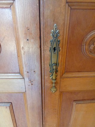 URGE Armario de madera antiguo