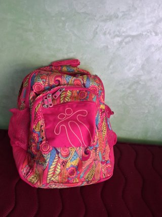 Mochila casi nueva con mucho espacio