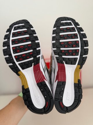 Nike P-6000 Plata y Rojo
