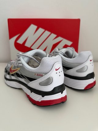 Nike P-6000 Plata y Rojo