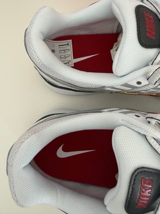 Nike P-6000 Plata y Rojo