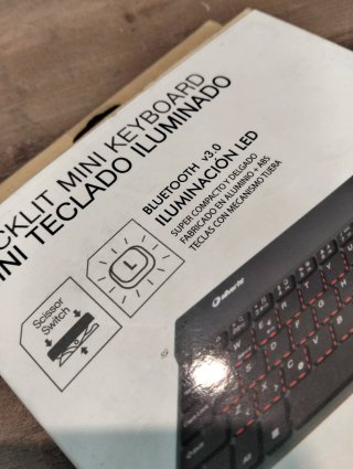 SilverHT Mini Backlit Teclado Bluetooth 64 Teclas
