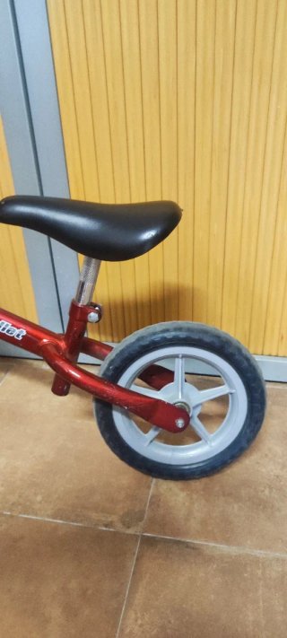 Bicicleta de equilibrio Chicco Roja