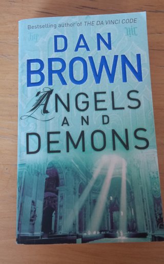 Ángeles y demonios en inglés