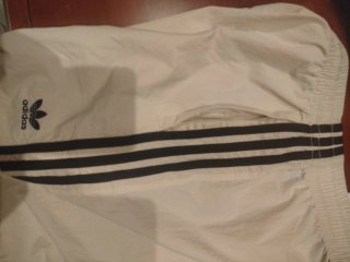 Pantalón corto Adidas beige