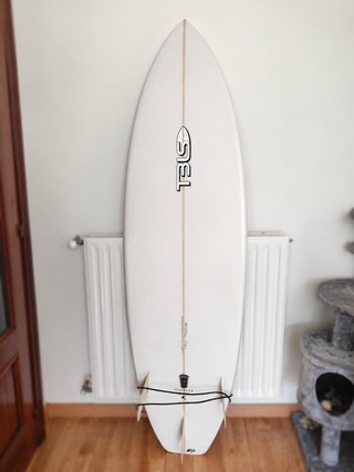 Tabla surf TBLS The Trash Can 6'2 + complementos