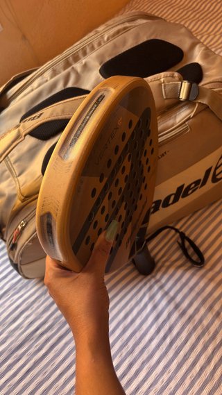 Pala Bullpadel Vertex 04 W