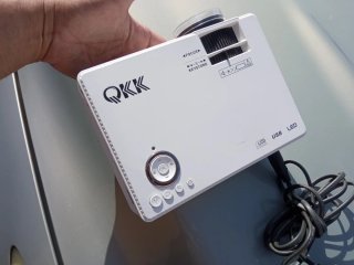 Mini proyector OKK blanco