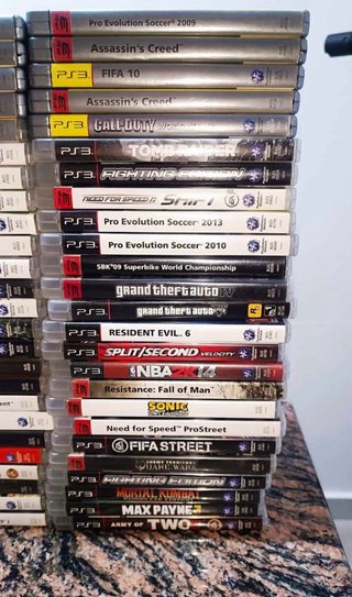 Lotto PS3: 4 console, 5 joystick, 180 giochi+dj