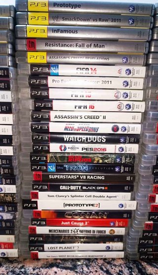 Lotto PS3: 4 console, 5 joystick, 180 giochi+dj