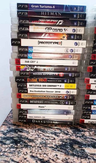 Lotto PS3: 4 console, 5 joystick, 180 giochi+dj