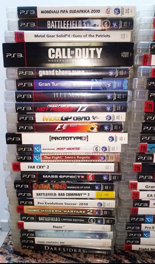 Lotto PS3: 4 console, 5 joystick, 180 giochi+dj