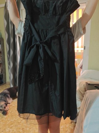Vestido de fiesta negro con lentejuelas