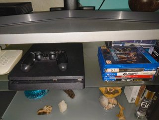 Consola PS4 Negra con Mando y Juegos