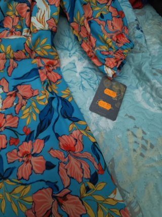 Vestido mujer floral azul/naranja con etiqueta.