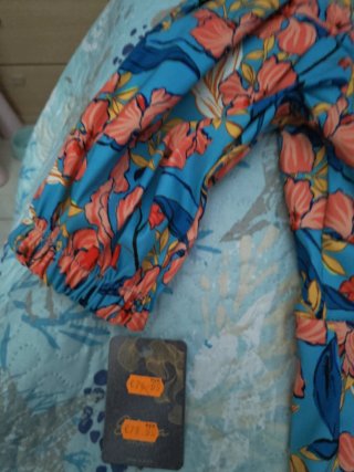 Vestido mujer floral azul/naranja con etiqueta.
