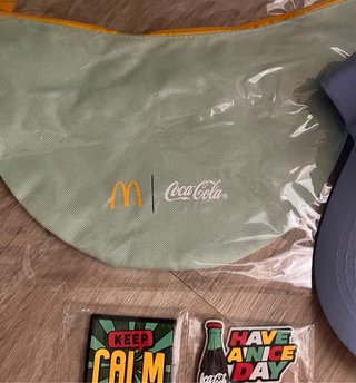 Lote McDonald's Coca-Cola: Gorra, Neceser y imanes