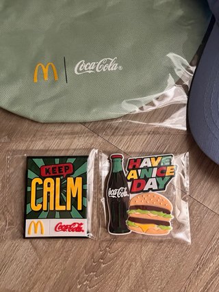 Lote McDonald's Coca-Cola: Gorra, Neceser y imanes