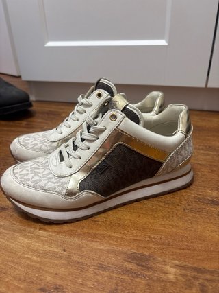 Zapatillas Michael Kors Blancas y Doradas