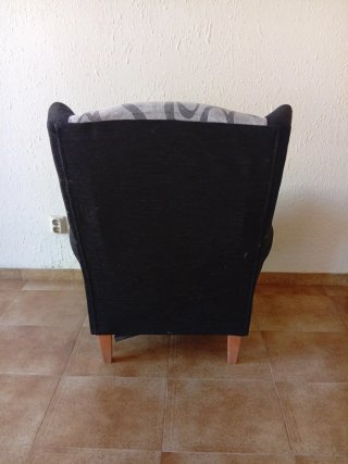 Butaca orejera tela negra y gris