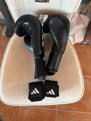 Guantes de boxeo Adidas negros
