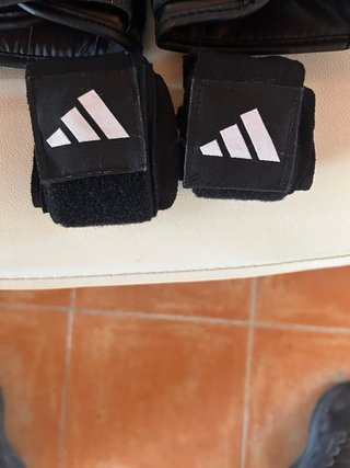 Guantes de boxeo Adidas negros