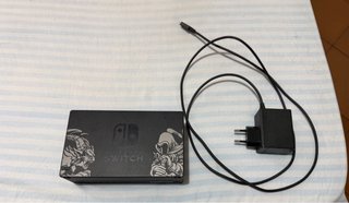 Nintendo Switch Edición Especial (Dock + Cargador)