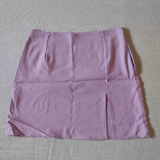 Minigonna rosa con spacco