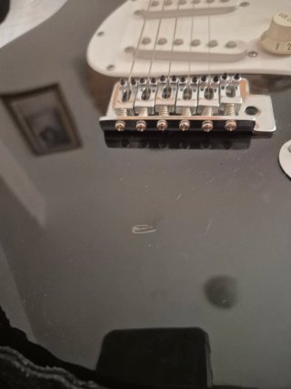 Guitarra Eléctrica Behringer Negra