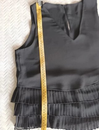 Blusa negra con volantes