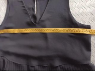 Blusa negra con volantes