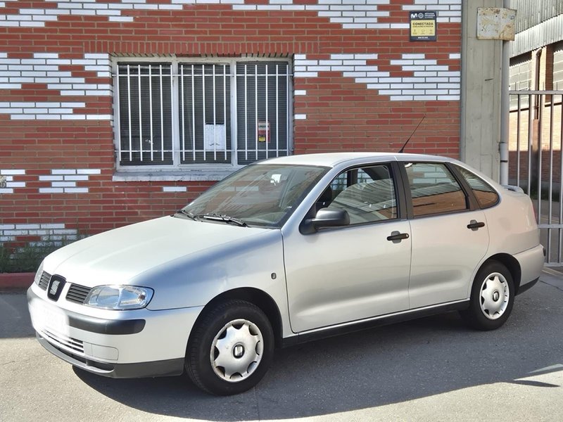 SEAT Cordoba 1999 - foto 1