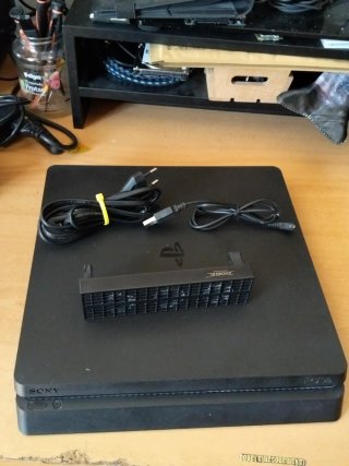 PS4 Slim Negra + Ventilador + Juego Deus Ex