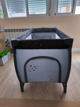 Cuna de viaje con colchón viscoelástico