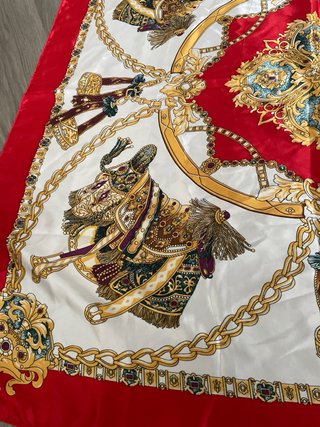 Pañuelo de seda con estampado de cadenas