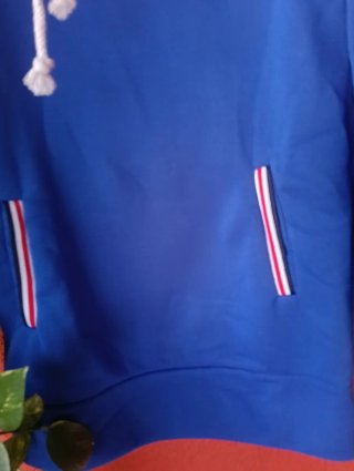 Felpa uomo blu con cappuccio e tasche