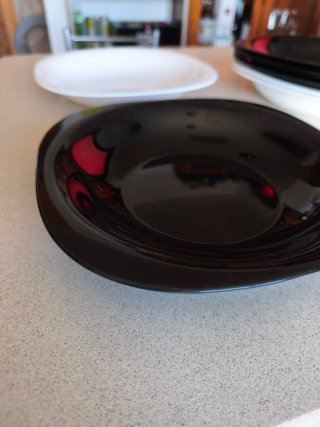 Juego de platos hondos y pequeños