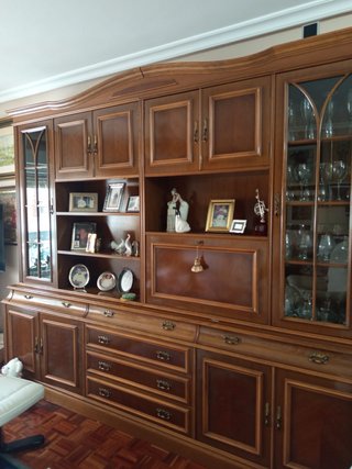 Mueble bar madera y cristal, aparador mesa y silla