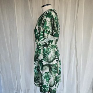 Vestido corto blanco y verde estampado talla 38