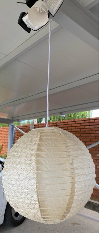 Lámpara globo beige metal y papel