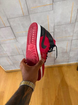 Zapatillas Nike Air Jordan 1 Mid Rojas y Negras