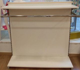 Expositor de ropa metálico blanco