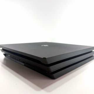 PlayStation 4 Pro 1TB FIFA 19 Bundle 13.5 con cavi